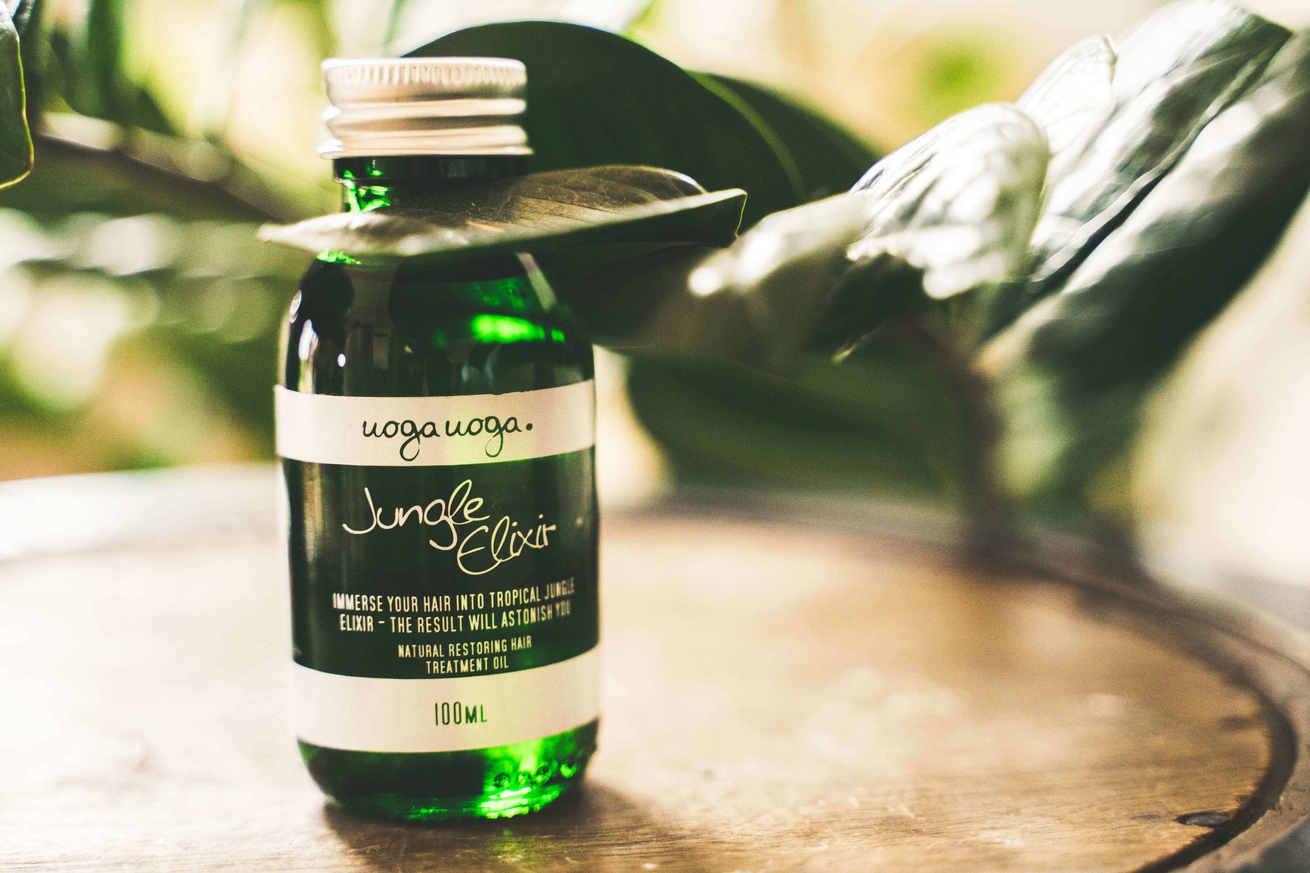 Drogeria internetowa poleca naturalny olejek do włosów od producenta Uoga Uoga. Przetestuj Jungle Elixir