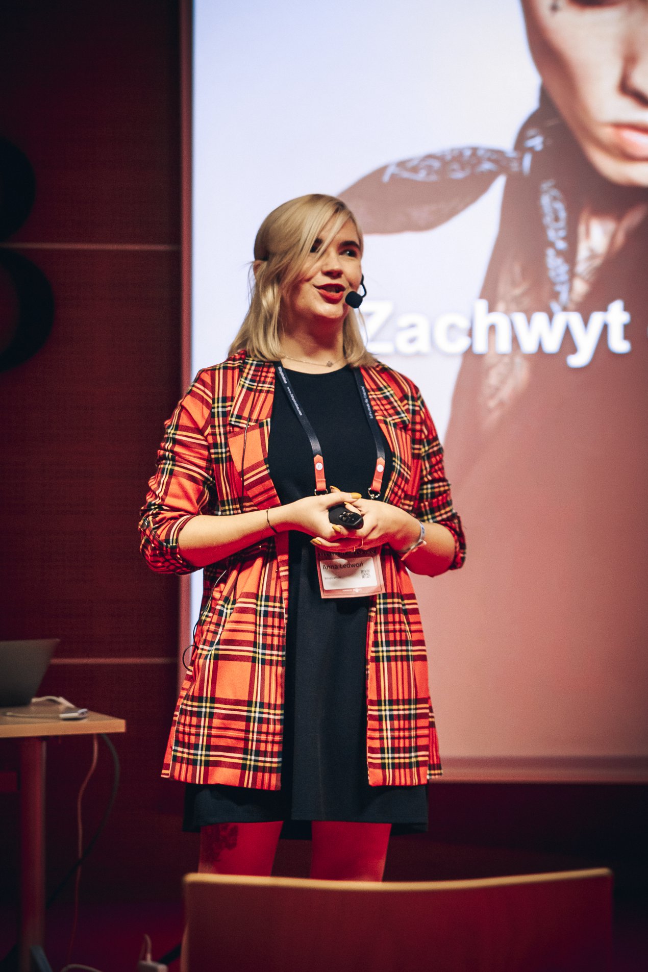 Anna Ledwoń-Blacha podczas swojej prelekcji o social media